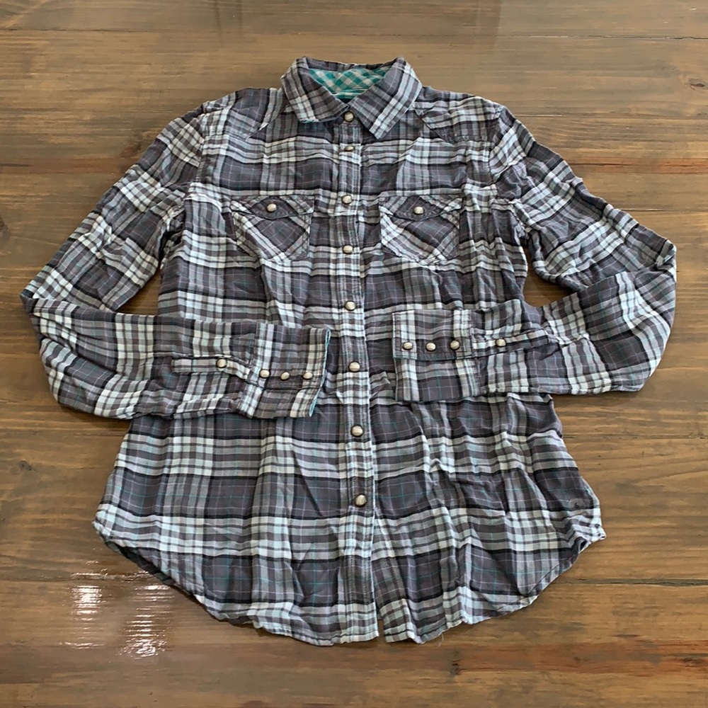 American Eagle shirt. Size 6. Brand new!
